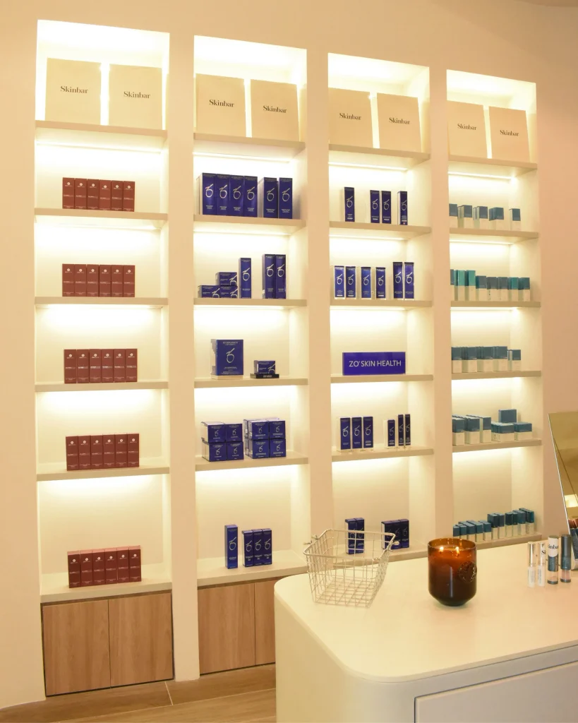 productos de marcas doctor dispensing como zo skin health, colorescience y skintheory exhibidos en skinbar.