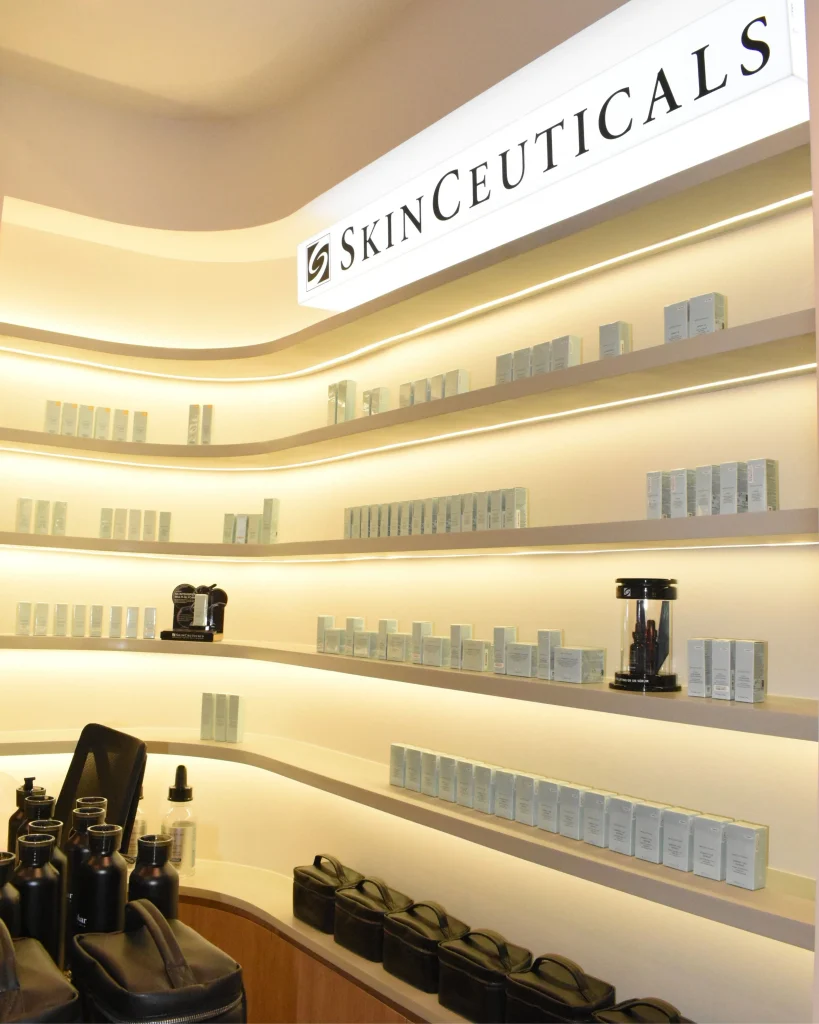 productos skinceuticals exhibidos en el nuevo espacio de skinbar